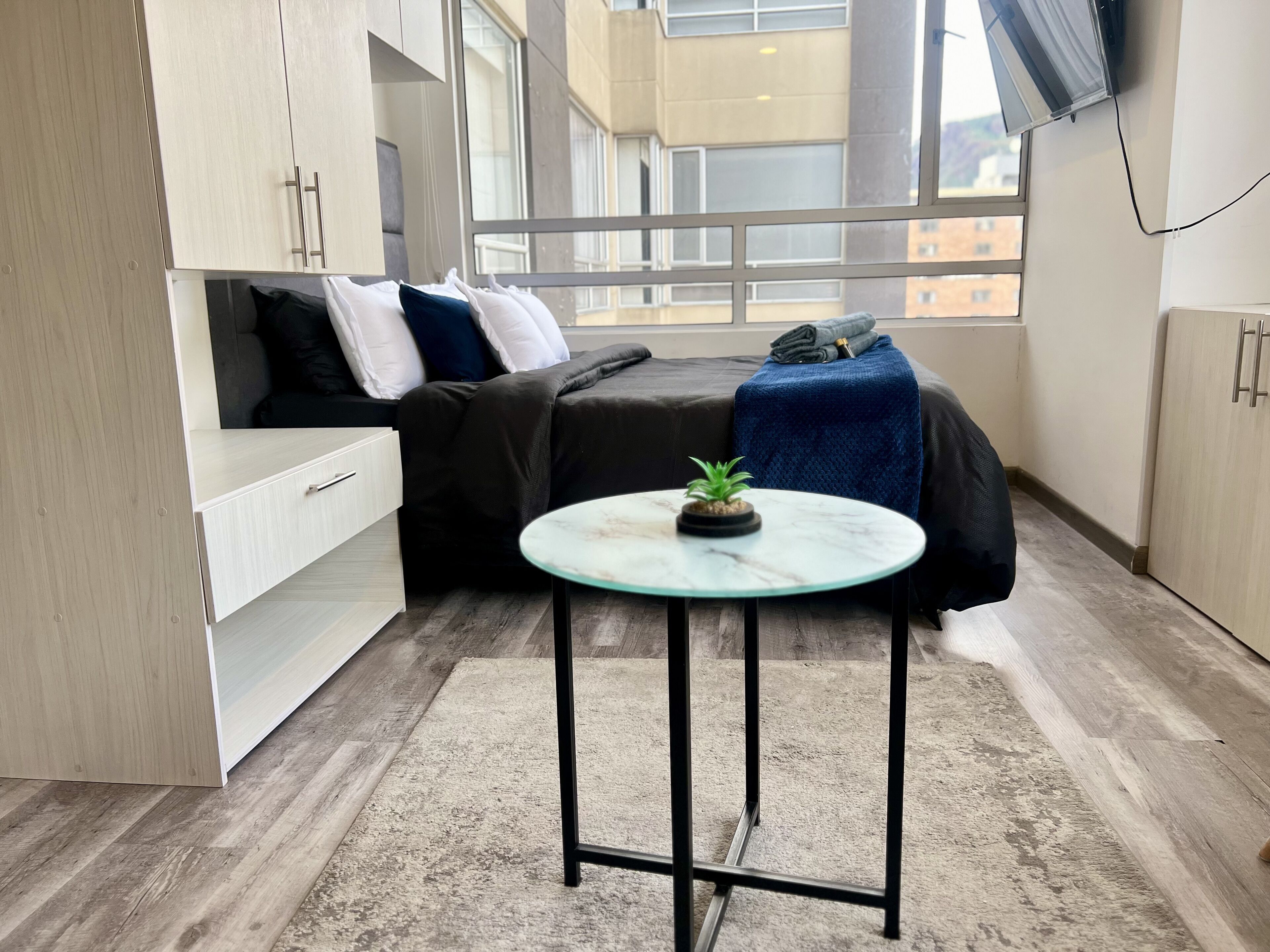 Executive Loft, City View | Blackout curtains, free WiFi