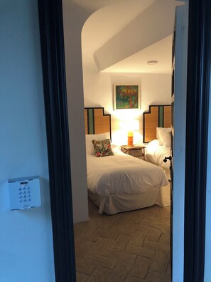 1 slaapkamer, een strijkplank/strijkijzer, gratis wifi, beddengoed