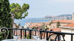 Outdoor dining - Villa Pinarello by Interhome (Imperia)