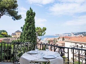 Outdoor dining - Villa Pinarello by Interhome (Imperia)