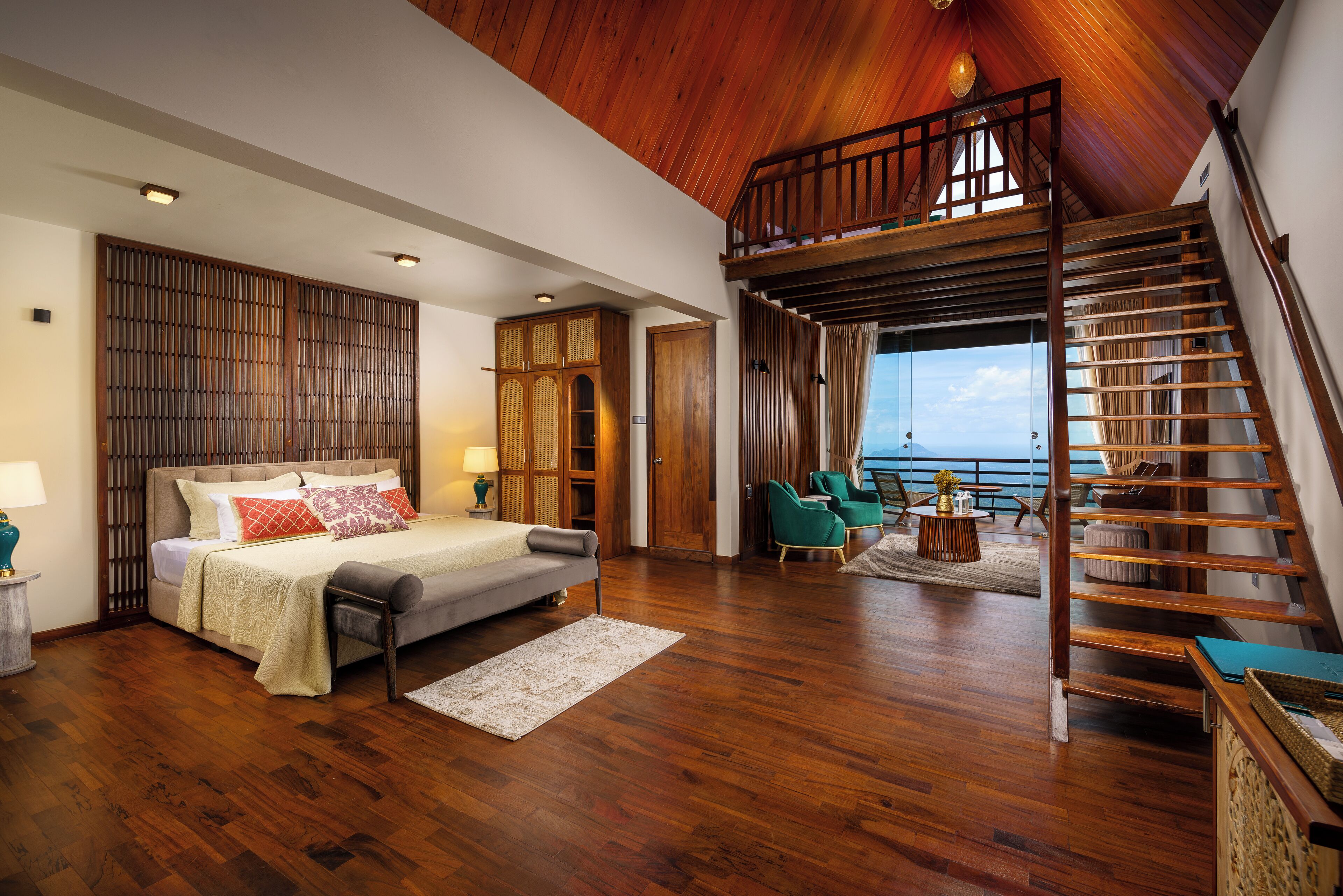 Suite de lujo, balcón, vista al jardín | Caja de seguridad en la habitación y tabla de planchar con plancha 