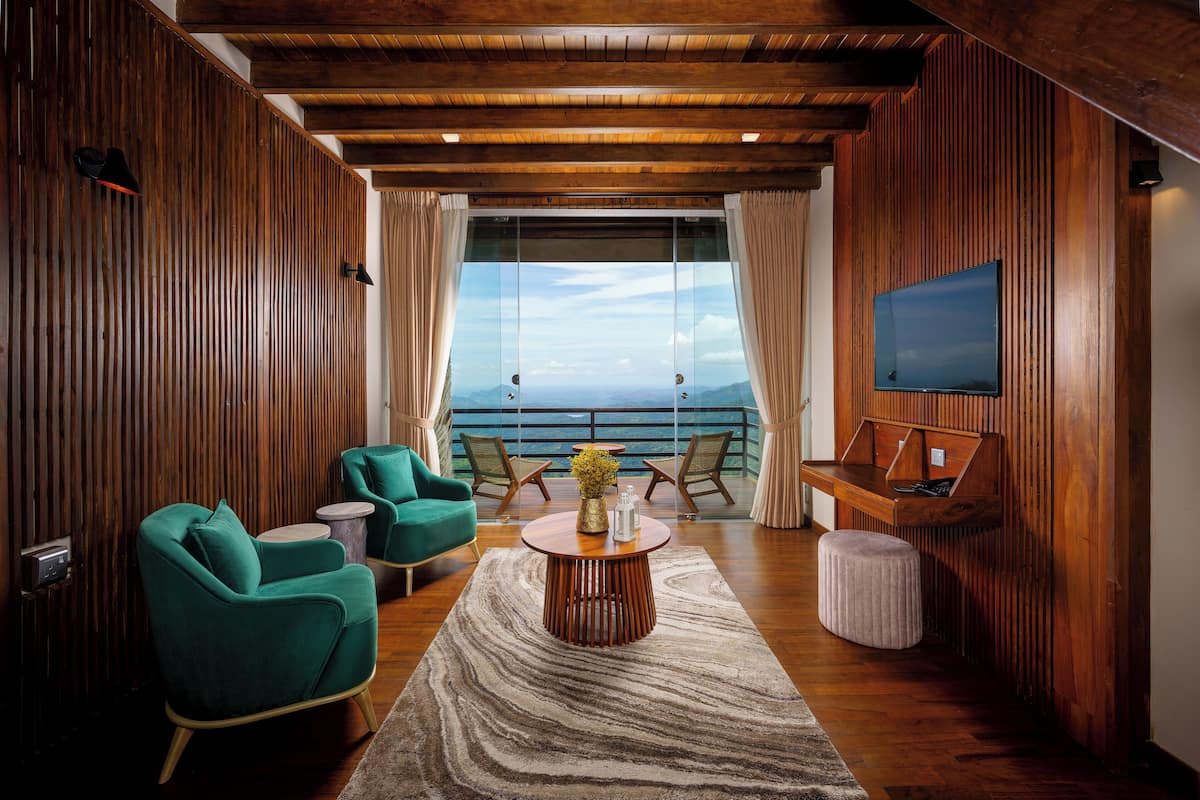 Luxury-Suite, Balkon, Gartenblick | Zimmersafe, Bügeleisen/Bügelbrett, kostenloses WLAN