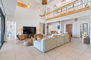 TV, offices - Spacious 3BR Oceanfront Retreat Paea, Tahiti (Pā'ea)