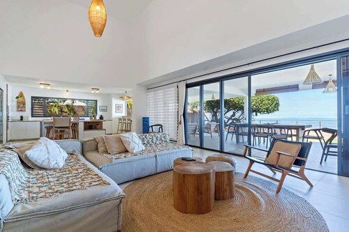 Spacious 3BR Oceanfront Retreat Paea, Tahiti