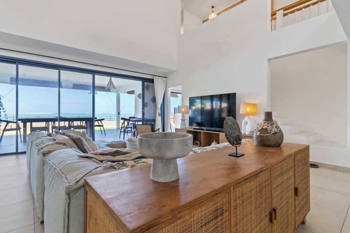 Televisión y oficina 