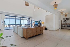 TV, offices - Spacious 3BR Oceanfront Retreat Paea, Tahiti (Pā'ea)