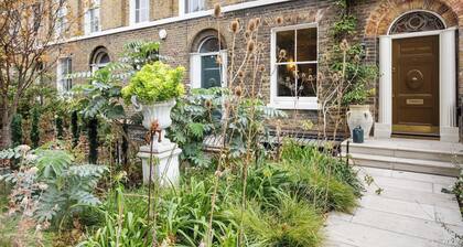Luxury Family Home 5-Min Walk to Station