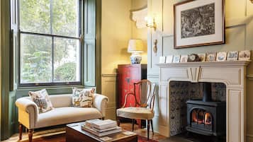 TV, fireplace, offices