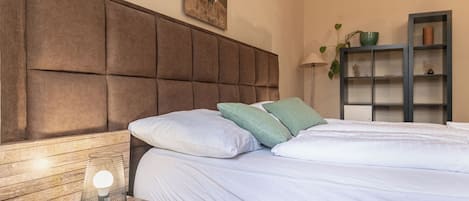 Basic Apartment | Iron/ironing board