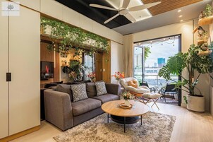 Luxury Apartment, 3 Bedrooms, Non Smoking, City View | Living area | 24-inch TV with digital channels