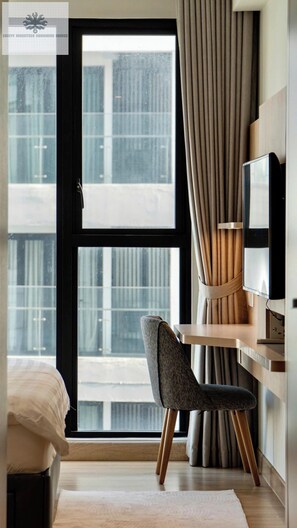 Căn hộ Deluxe, 2 phòng ngủ, không hút thuốc, quang cảnh thành phố | Minibar, bàn, bàn ủi/dụng cụ ủi quần áo 
