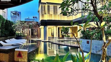 Kolam renang terbuka