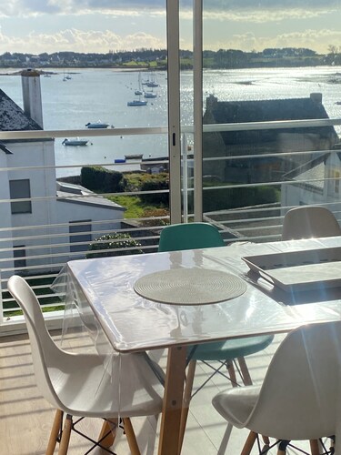 Appartement lumineux avec vue mer, plage à pied.