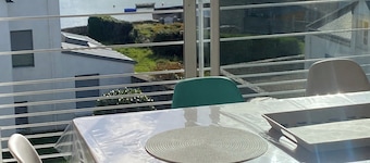 Bright apartment with sea view, beach within walking distance.