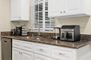 ميكروويف، فرن، موقد طهي مسطح، غسالة أطباق