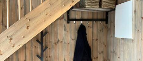 Cabin, 4 Bedrooms, Balcony, Lake View | Interior