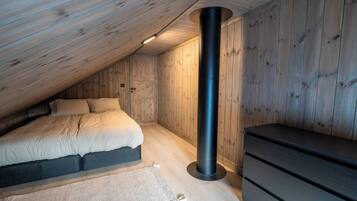 Cabin, 4 Bedrooms, Balcony, Lake View | 4 bedrooms