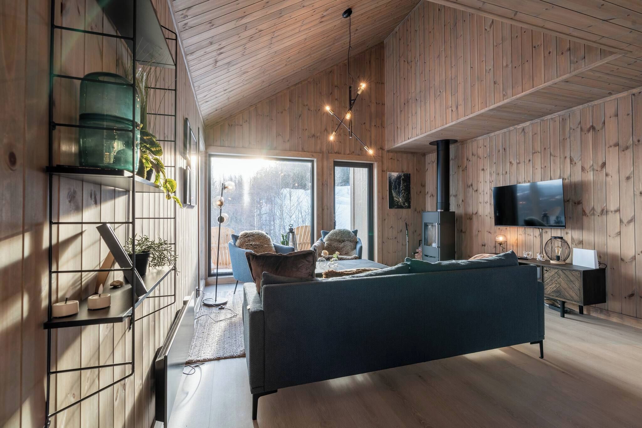 Cabin, 4 Bedrooms, Balcony, Lake View | Living area