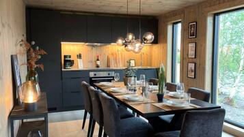 Cabin, 4 Bedrooms, Balcony, Lake View | Dining room