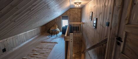 Cabin, 4 Bedrooms, Balcony, Lake View | Interior