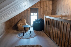 Cabin, 4 Bedrooms, Balcony, Lake View | Interior