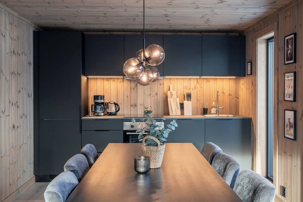 Cabin, 4 Bedrooms, Balcony, Lake View | Dining room