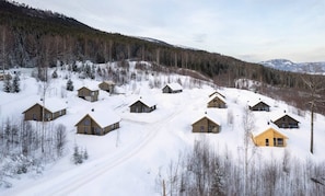 Mökki, 4 makuuhuonetta, parveke, järvinäköala | Ulkopuoli