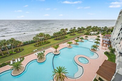 Sunrise on the Coast- Diamond Beach 3/2 Condo - Ocean & Pool Views from Balcony
