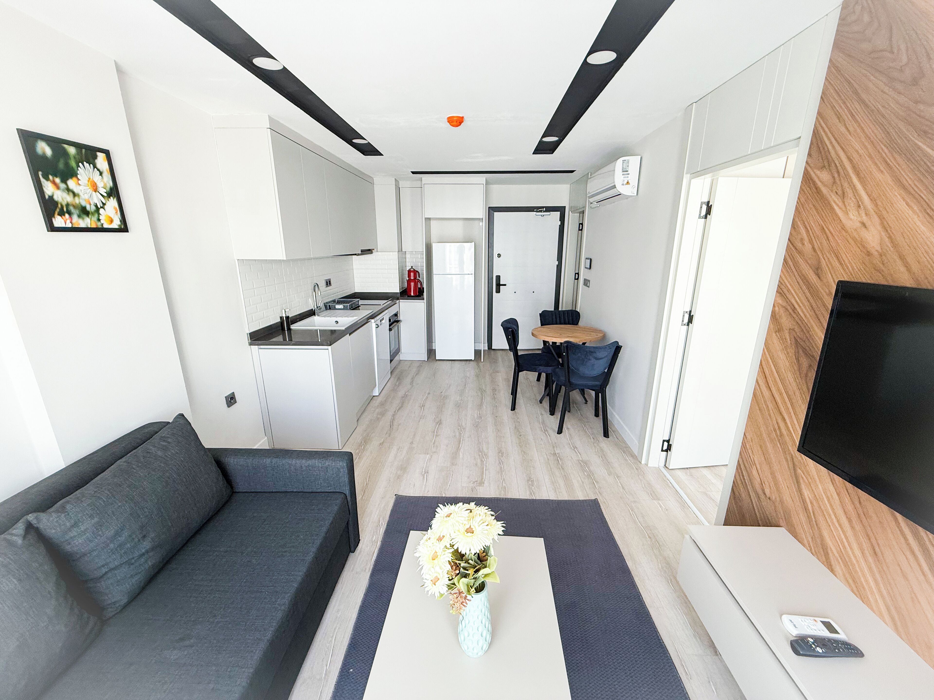 Deluxe appartement, 1 slaapkamer, keuken | Privékeuken | Een koelkast/vriezer, een oven, een kookplaat, een vaatwasser