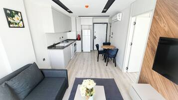 Superior Apartment, Kitchen | Private kitchen | Full-size fridge, oven, stovetop, dishwasher