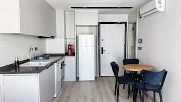 Superior-Apartment, Küche | Eigene Küche | Großer Kühlschrank, Ofen, Herdplatte, Geschirrspüler