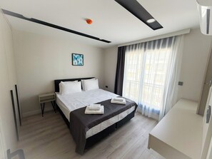 Superior Apartment, Kitchen | Premium bedding, desk, laptop workspace, blackout drapes