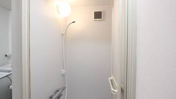 Doccia, asciugacapelli, bidet, asciugamani