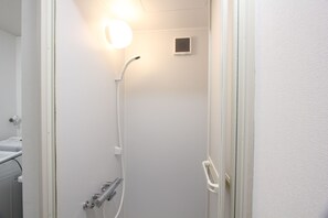 Dusche, Haartrockner, Bidet, Handtücher