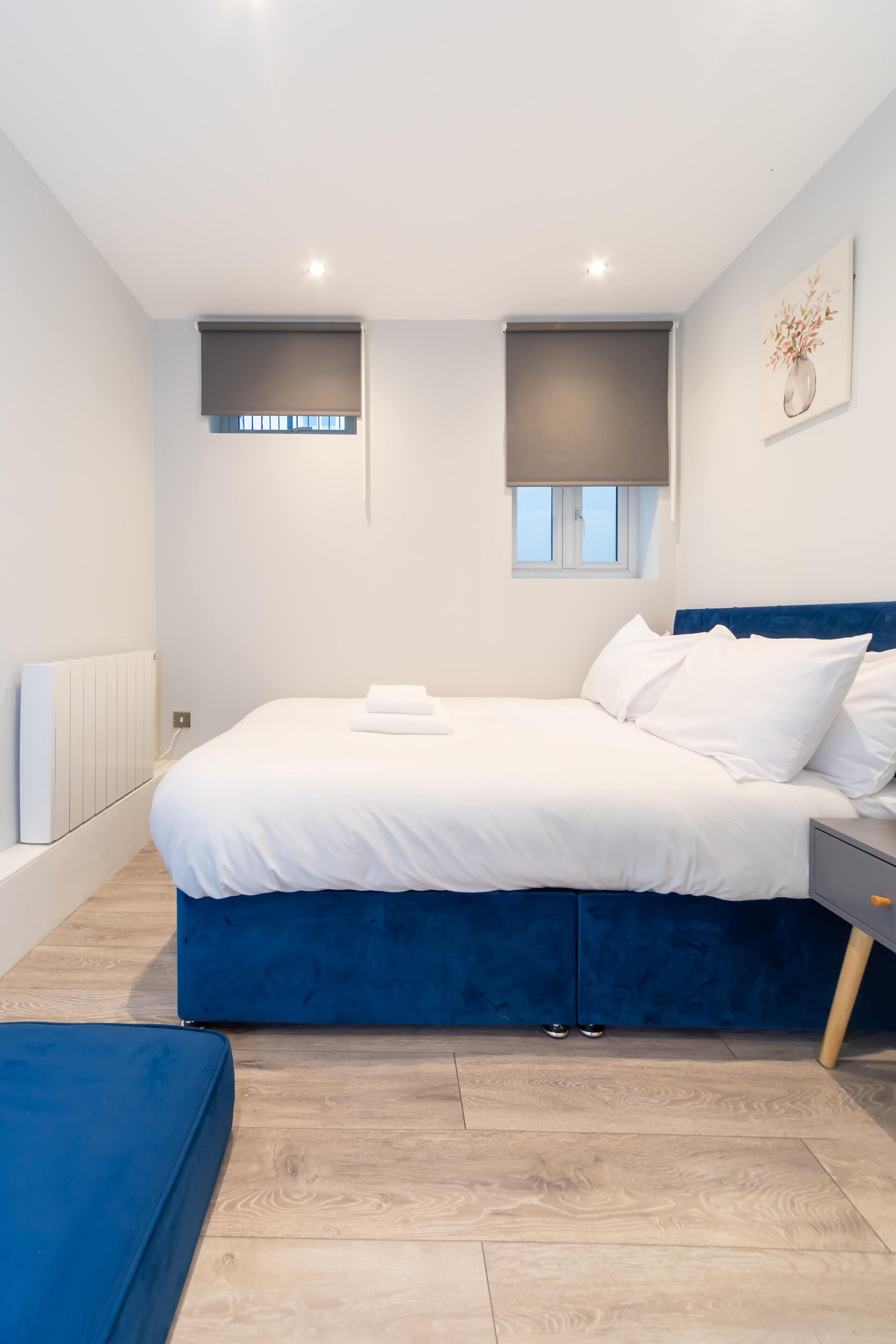 1 dormitorio, escritorio, tabla de planchar con plancha y wifi