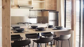 電気ポット、トースター、ハイチェア