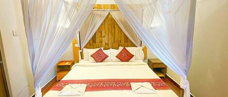 Desk, laptop workspace, free WiFi