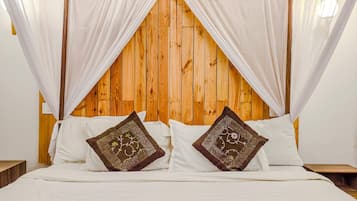 Escritorio, espacio para trabajar con laptop y wifi gratis