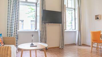Apartament bàsic | Planxa i posts de planxar