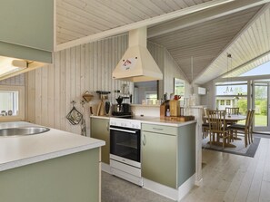 Refrigerador, lavavajillas y utensilios de cocina 