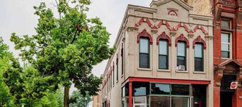 Stylish Downtown Loft – Free Parking & City Views!