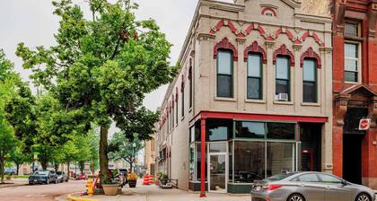 Stylish Downtown Loft – Free Parking & City Views!