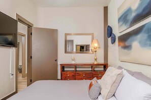 3 makuuhuonetta, työpöytä, silitysrauta/-lauta, Wi-Fi