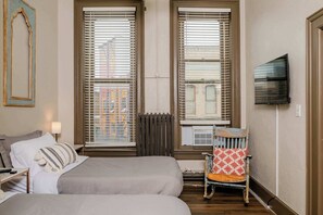 3 habitaciones, escritorio, tabla de planchar con plancha y wifi 