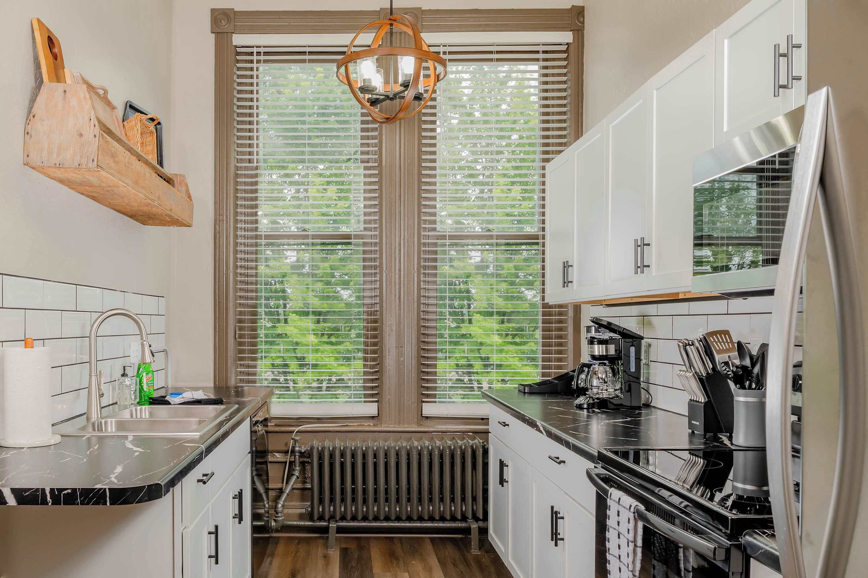 Refrigerador, microondas, horno y parrilla de estufa 