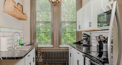 Chic Luxury Loft | Walk to Everything!