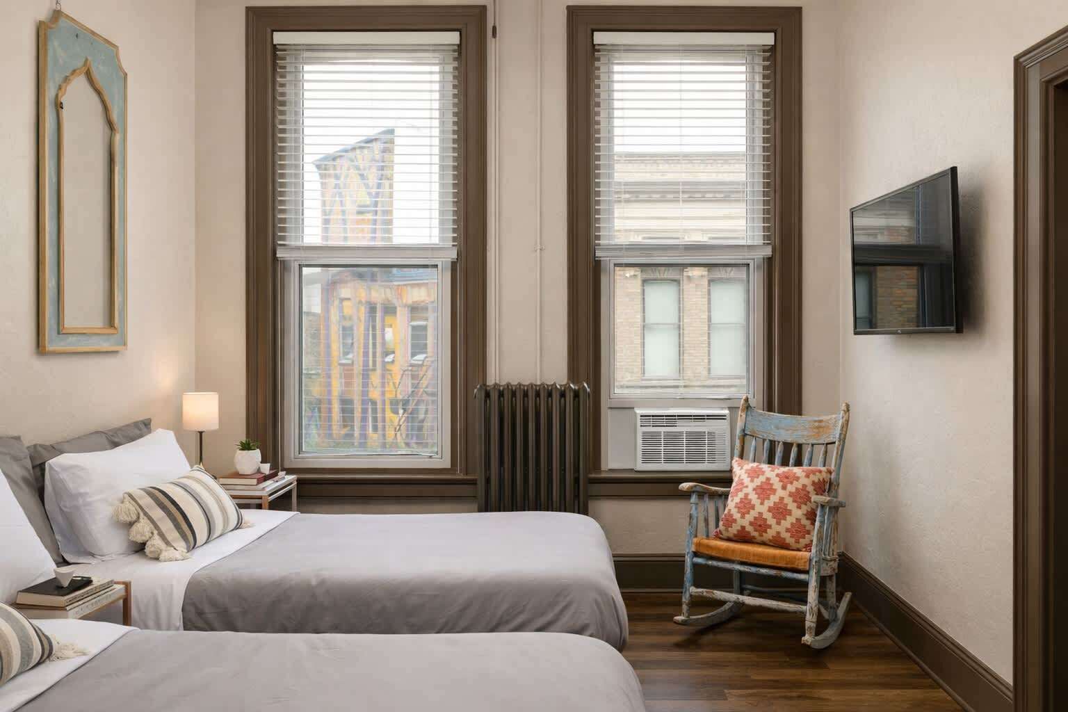 3 makuuhuonetta, työpöytä, silitysrauta/-lauta, Wi-Fi