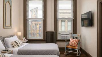 3 makuuhuonetta, työpöytä, silitysrauta/-lauta, Wi-Fi