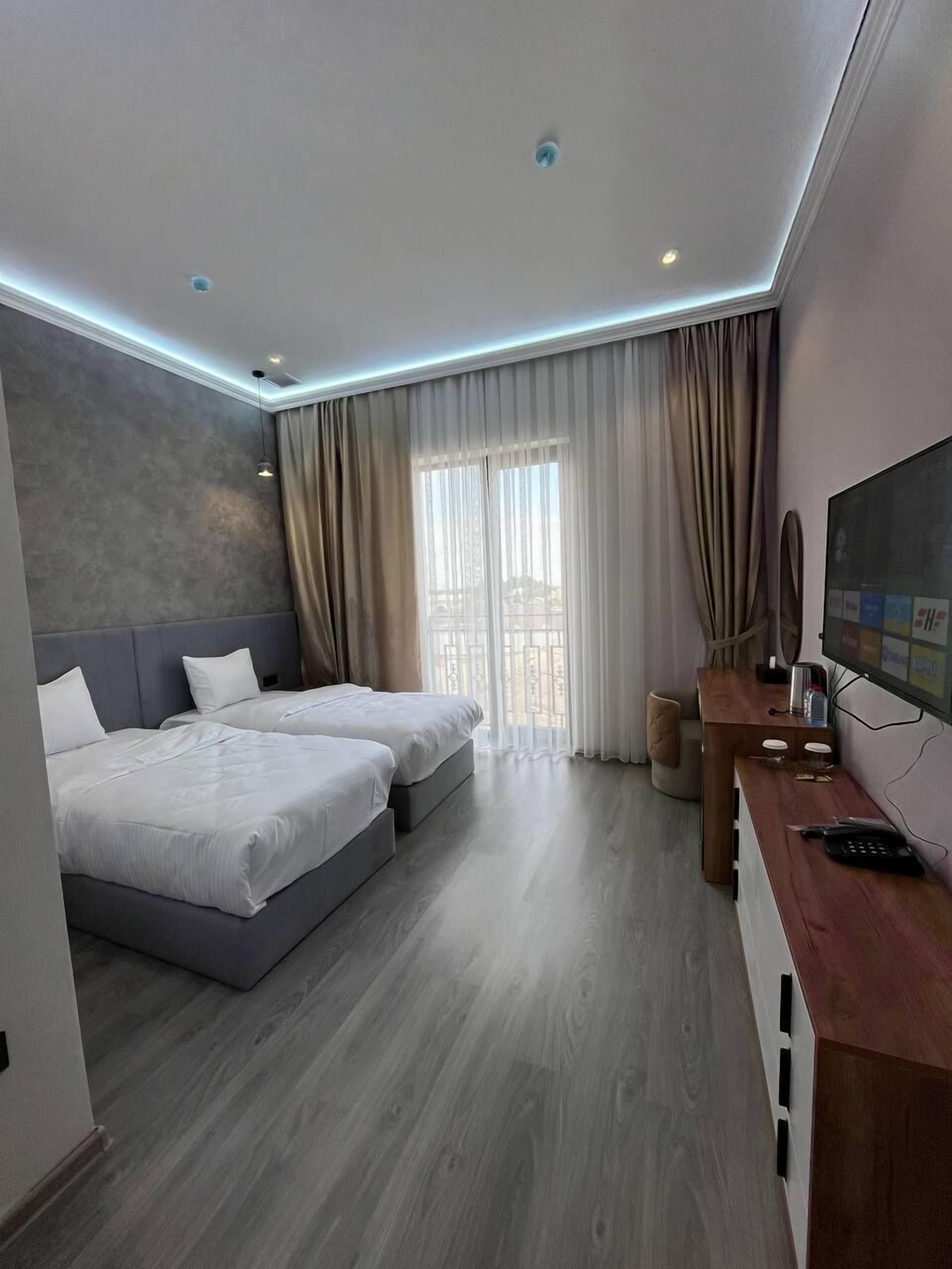 Superior Twin Room | In-room safe, desk, laptop workspace, soundproofing