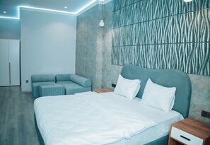 Deluxe Double Room | In-room safe, desk, laptop workspace, soundproofing